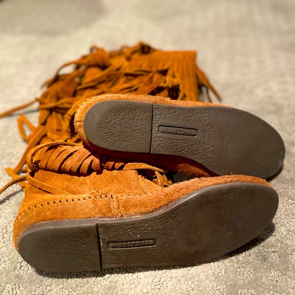 Minnetonka Suede Boho Mid-Moccasins - Picture 3 of 4